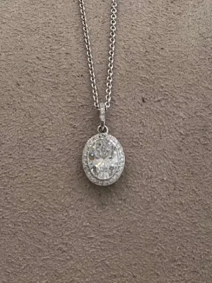 18KT Oval Diamond Pendant