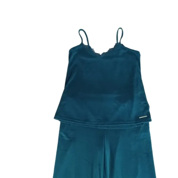 BCBGMaxAzria Velvety Soft 2 Piece Green Pajama Pants Camisole Top Luxurious Set