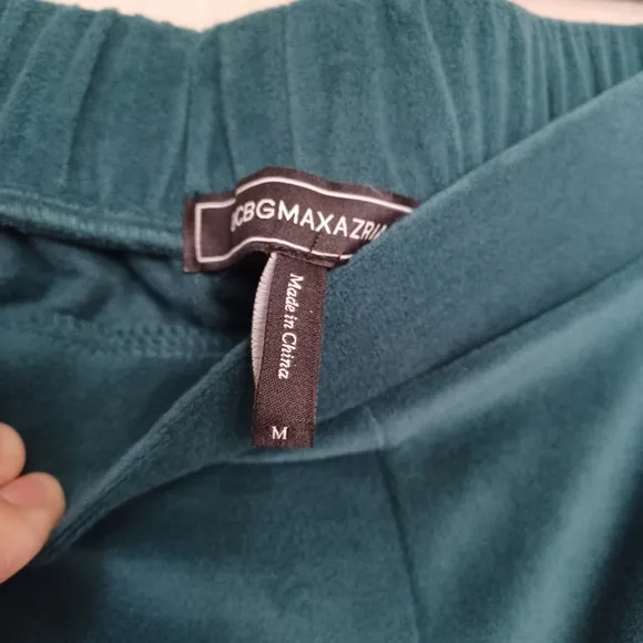 BCBGMaxAzria Velvety Soft 2 Piece Green Pajama Pants Camisole Top Luxurious Set