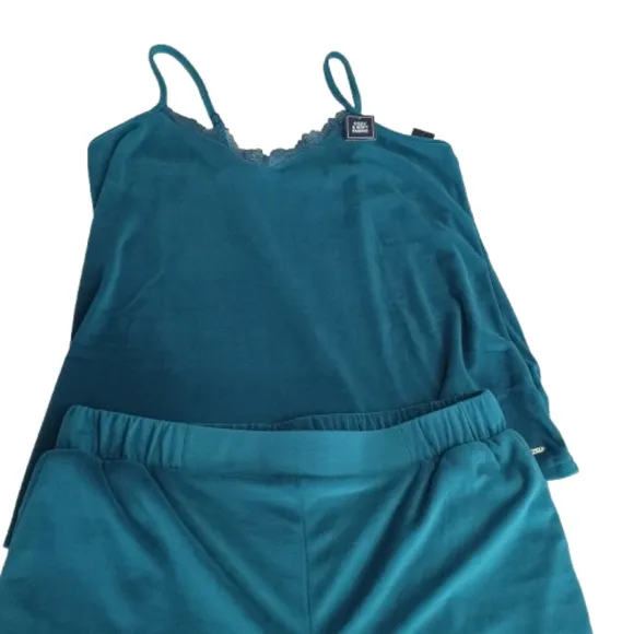 BCBGMaxAzria Velvety Soft 2 Piece Green Pajama Pants Camisole Top Luxurious Set