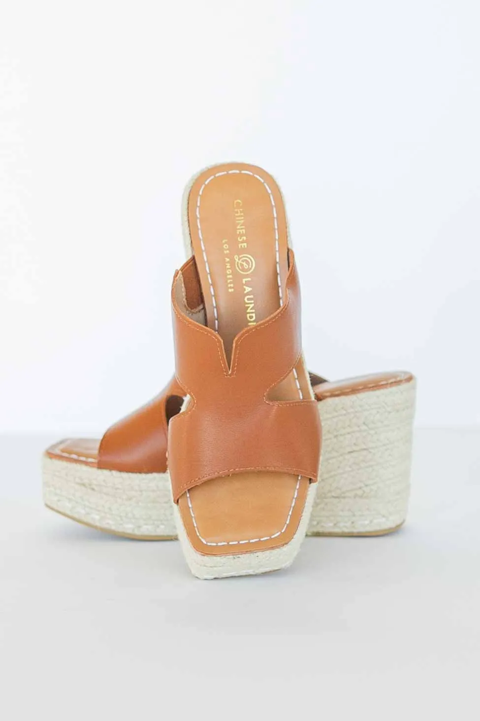 [CHINESE LAUNDRY] NEXT DOOR PLATFORM SANDAL-SMOOTH TAN