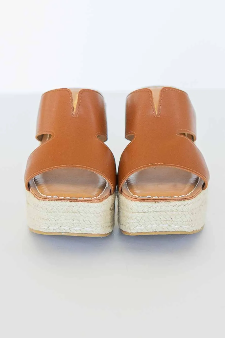 [CHINESE LAUNDRY] NEXT DOOR PLATFORM SANDAL-SMOOTH TAN