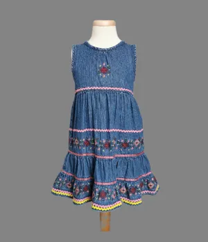 GIRL SIZE 2/3 YEARS - NEVADA, Smocked Denim Dress EUC B42