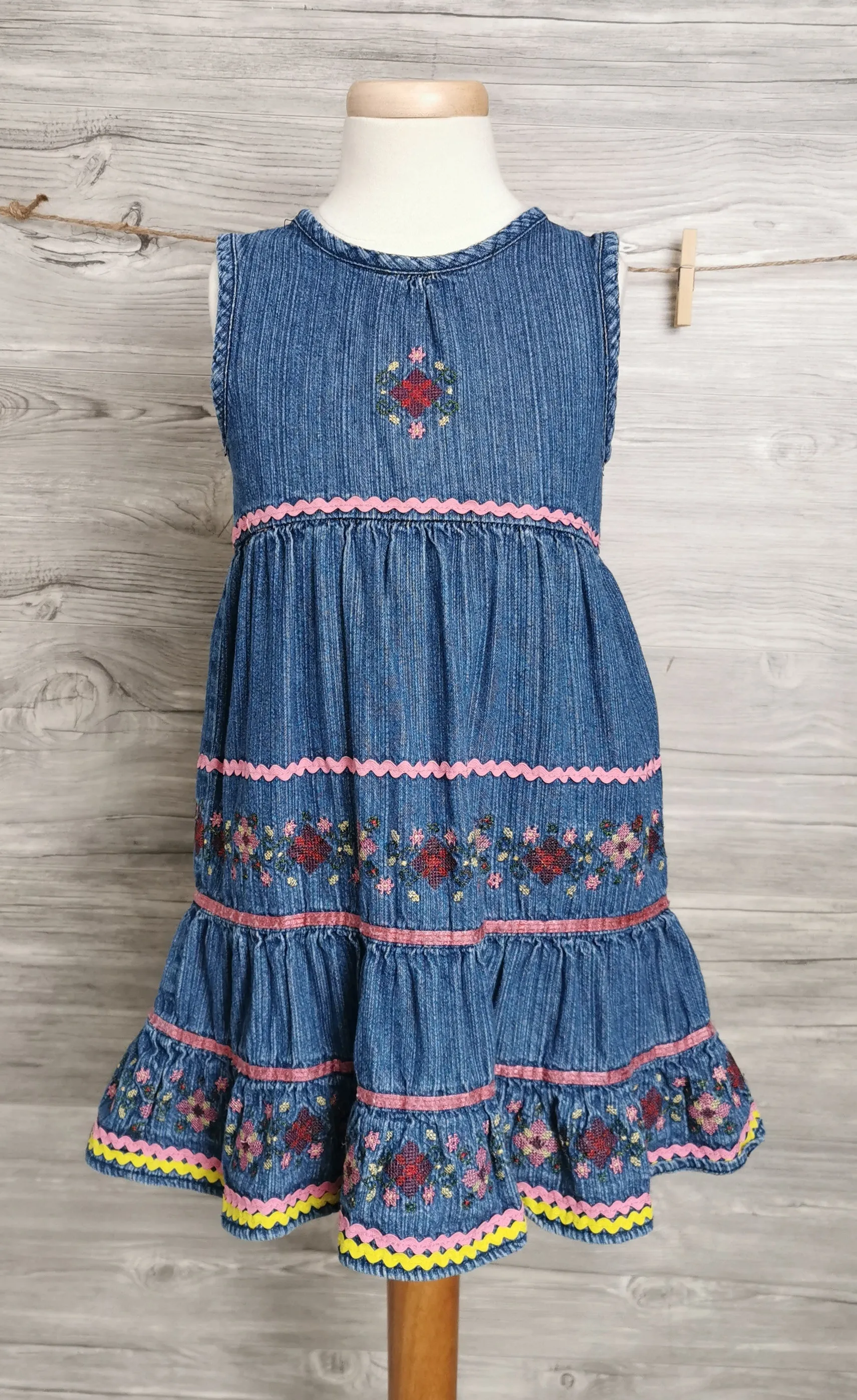GIRL SIZE 2/3 YEARS - NEVADA, Smocked Denim Dress EUC B42