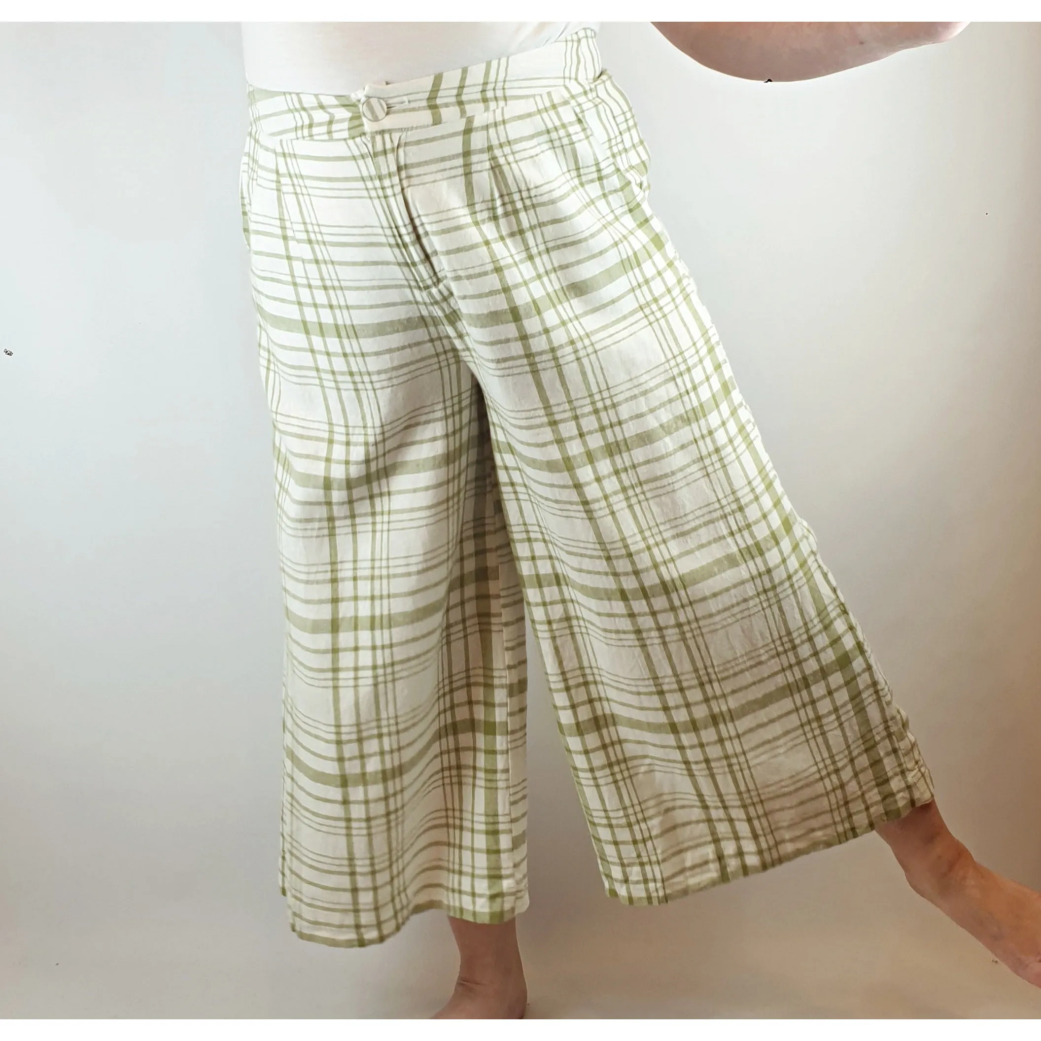 Green and cream wide leg pants with pockets size XL (best fits size 16)