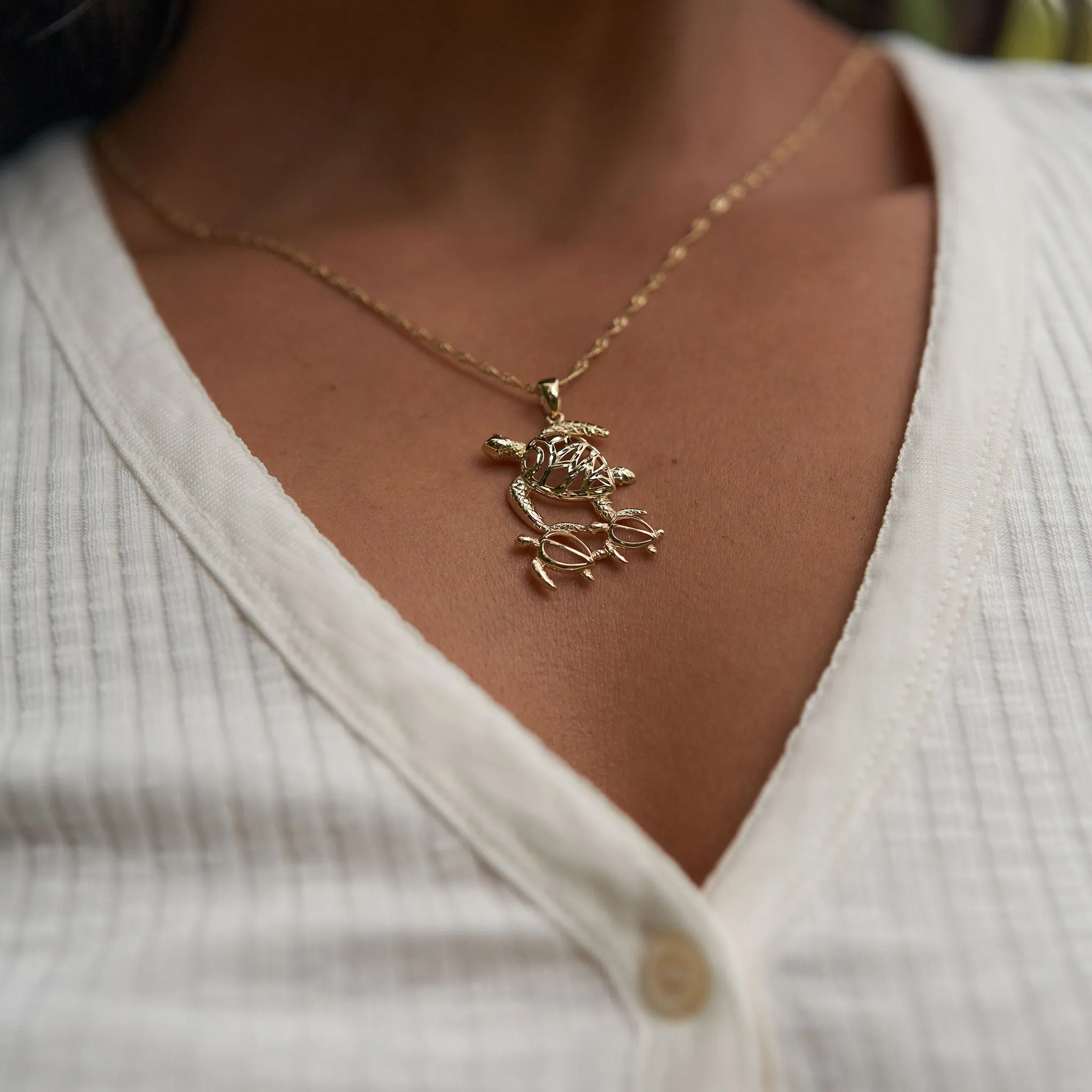 Honu ʻOhana (Family) Pendant in Gold - 25mm