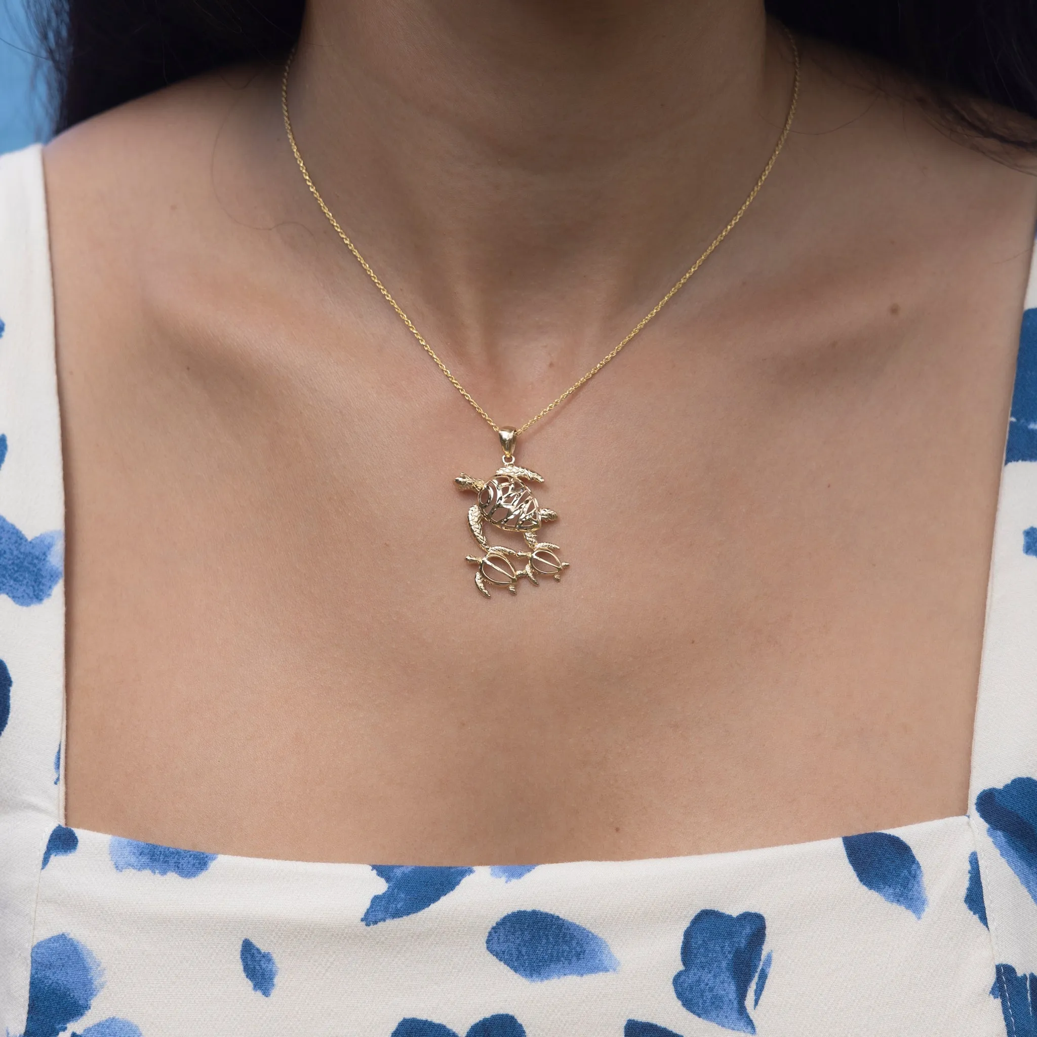 Honu ʻOhana (Family) Pendant in Gold - 25mm