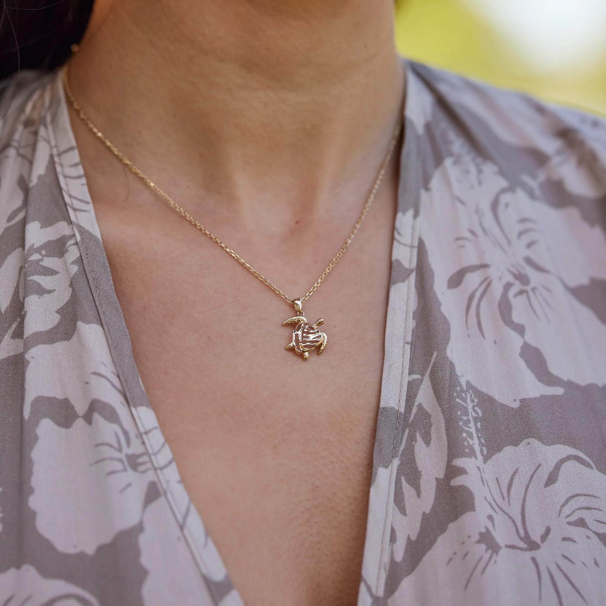 Honu Pendant in Gold - 15mm