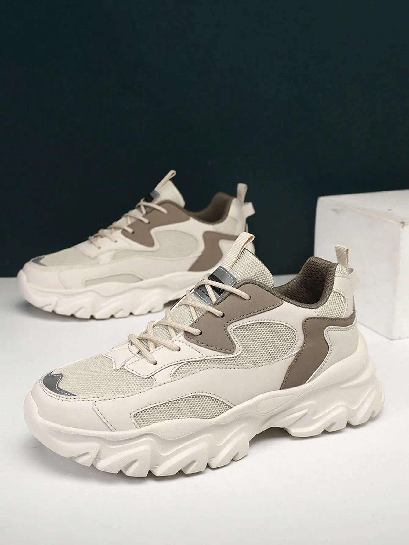Letter Pattern Contrast-Colored Laces Thick-Soled Sneakers