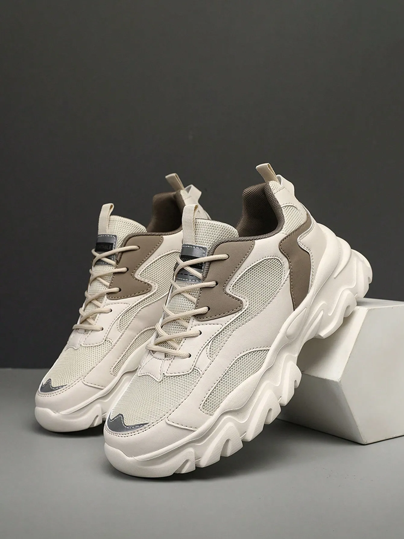 Letter Pattern Contrast-Colored Laces Thick-Soled Sneakers