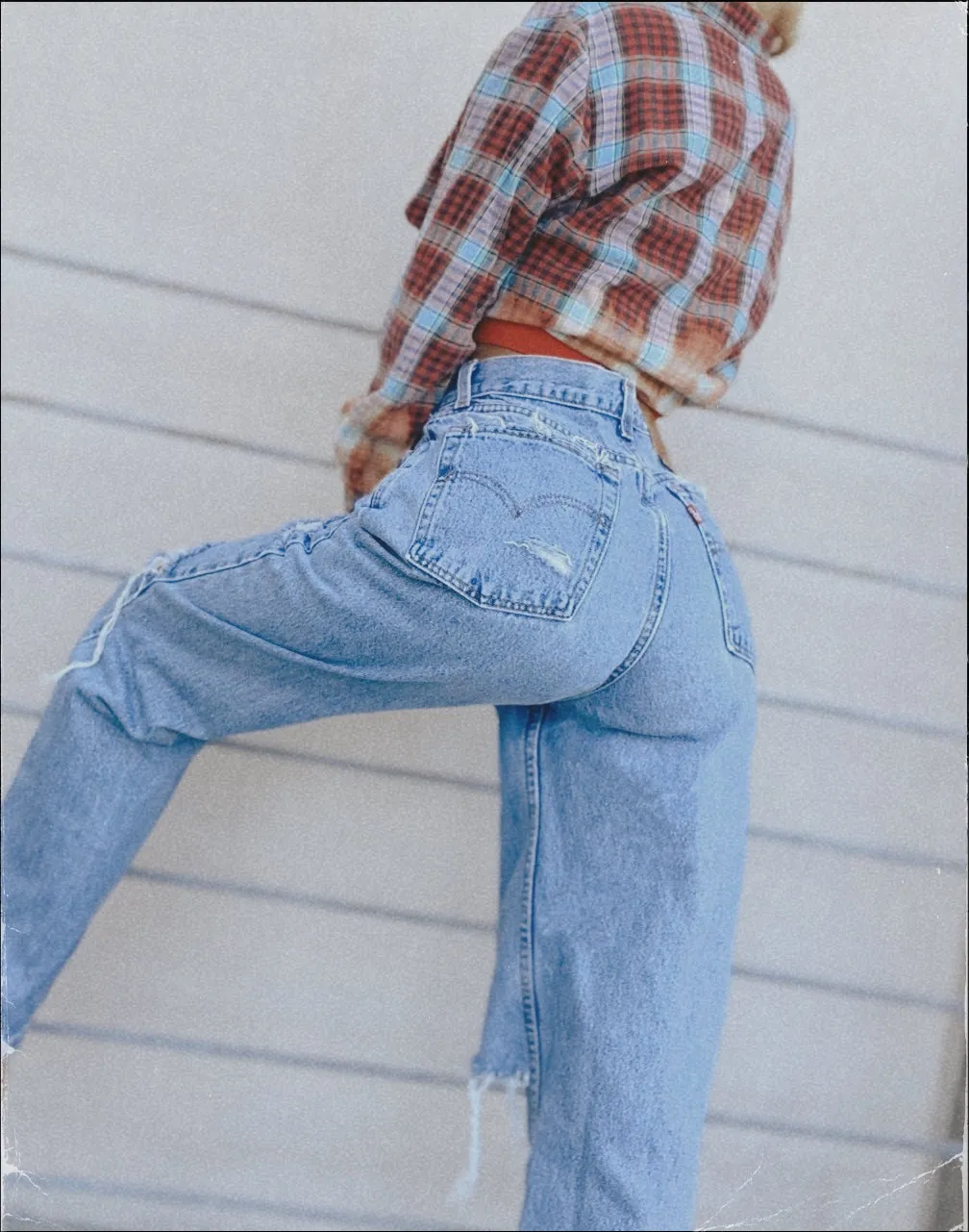 Levi’s 560 Jeans (Size 8)