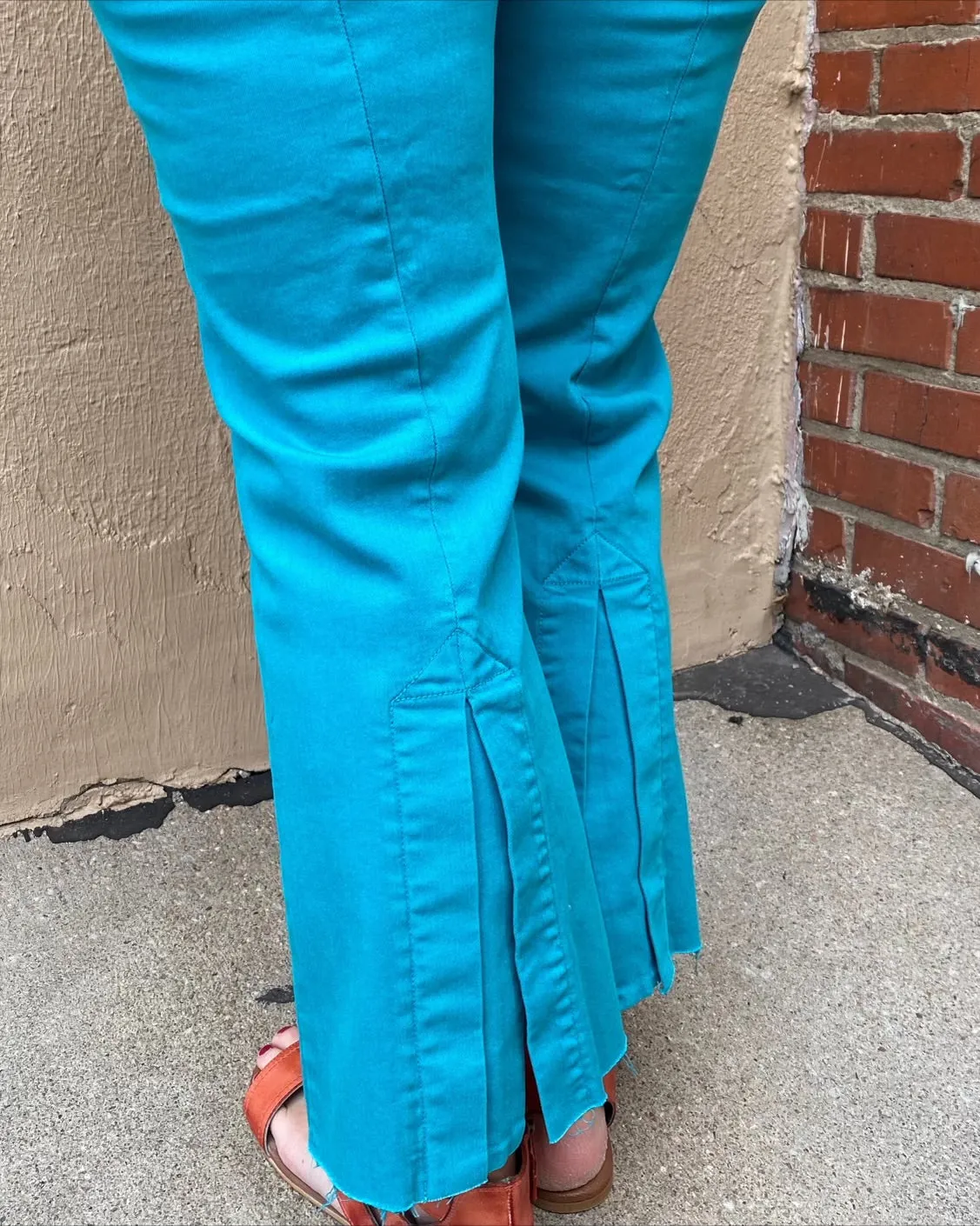 Liverpool Gia Colored Cropped Flare Jeans