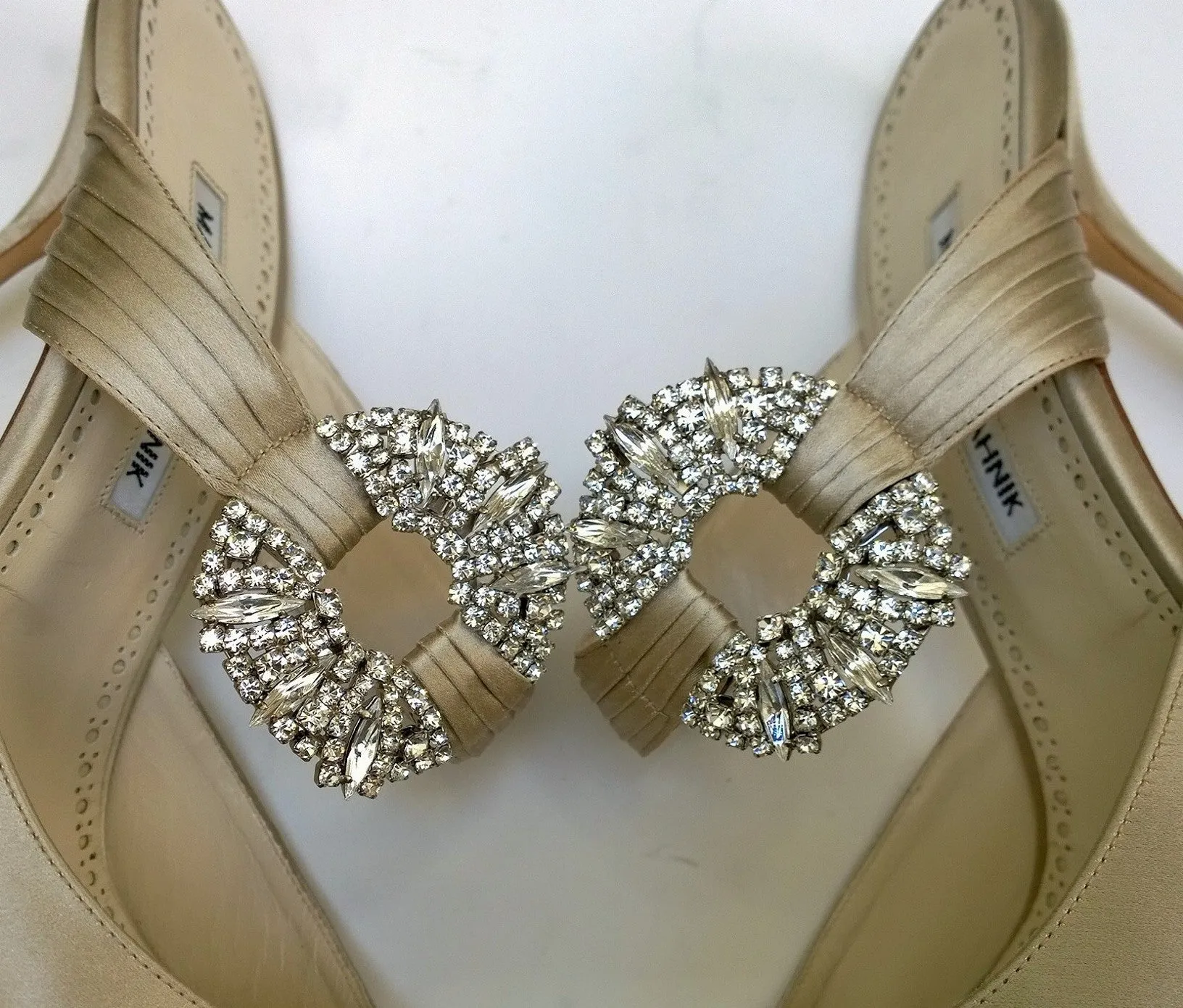 Manolo Blahnik Maidugura 105 Oyster Satin Heels New Mules Maidugura