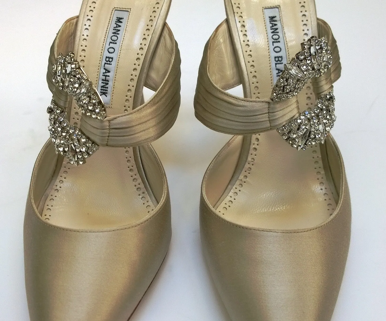 Manolo Blahnik Maidugura 105 Oyster Satin Heels New Mules Maidugura