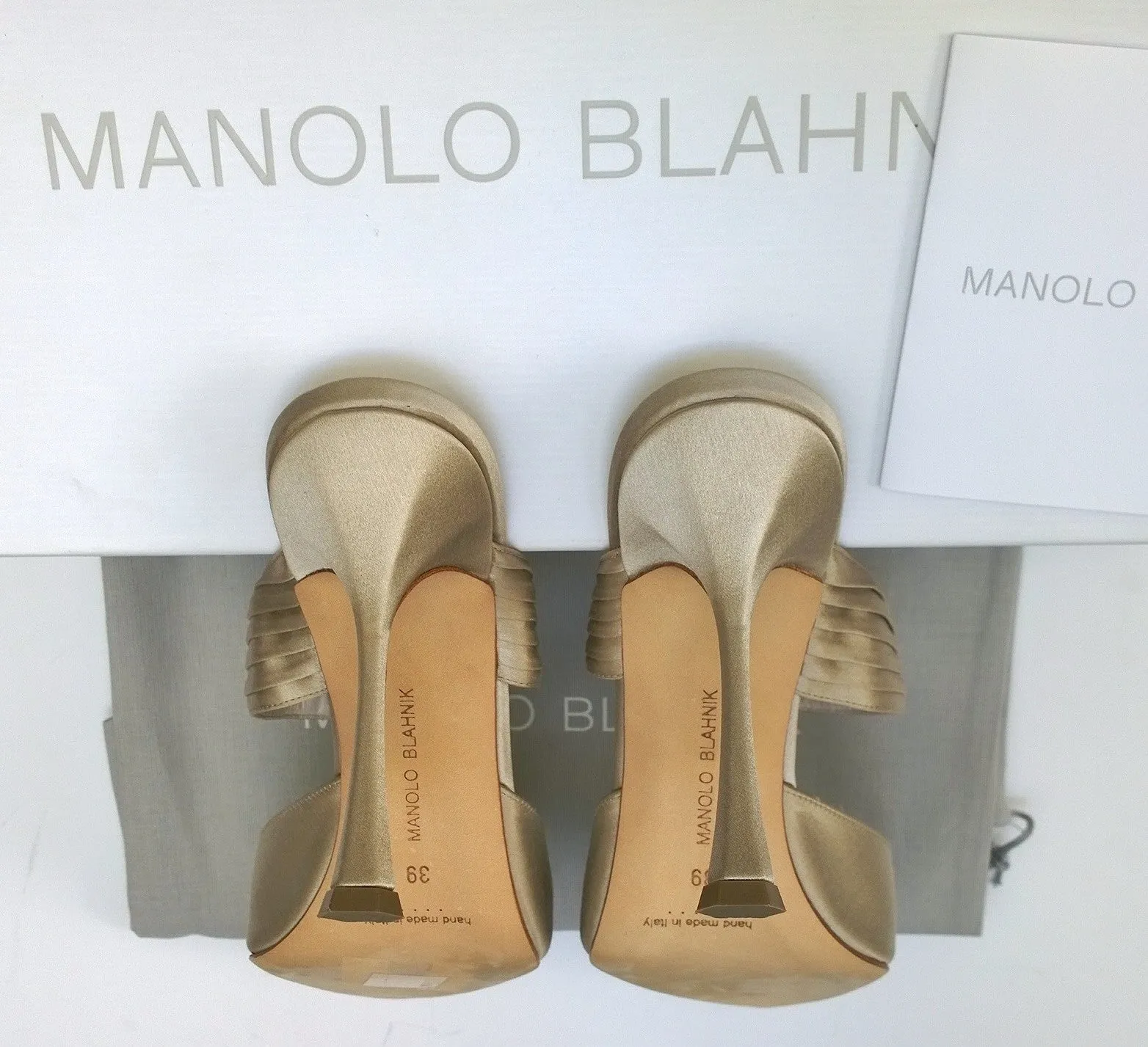 Manolo Blahnik Maidugura 105 Oyster Satin Heels New Mules Maidugura