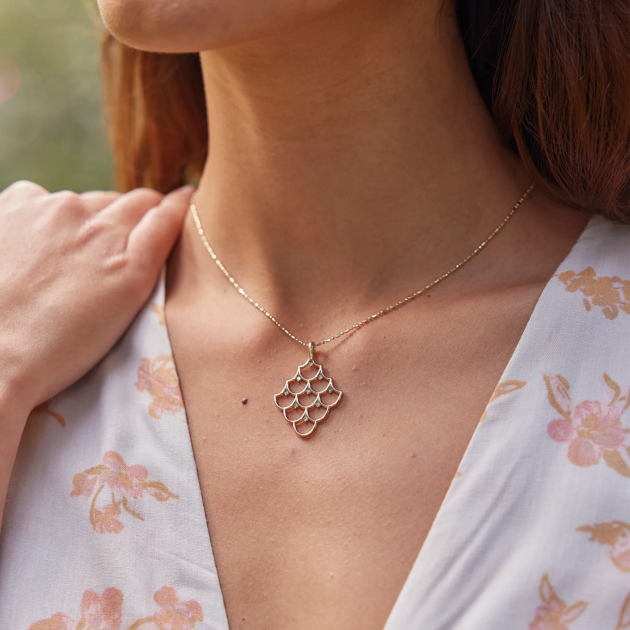 Mermaid Scales Pendant in Gold with Diamonds - 35mm