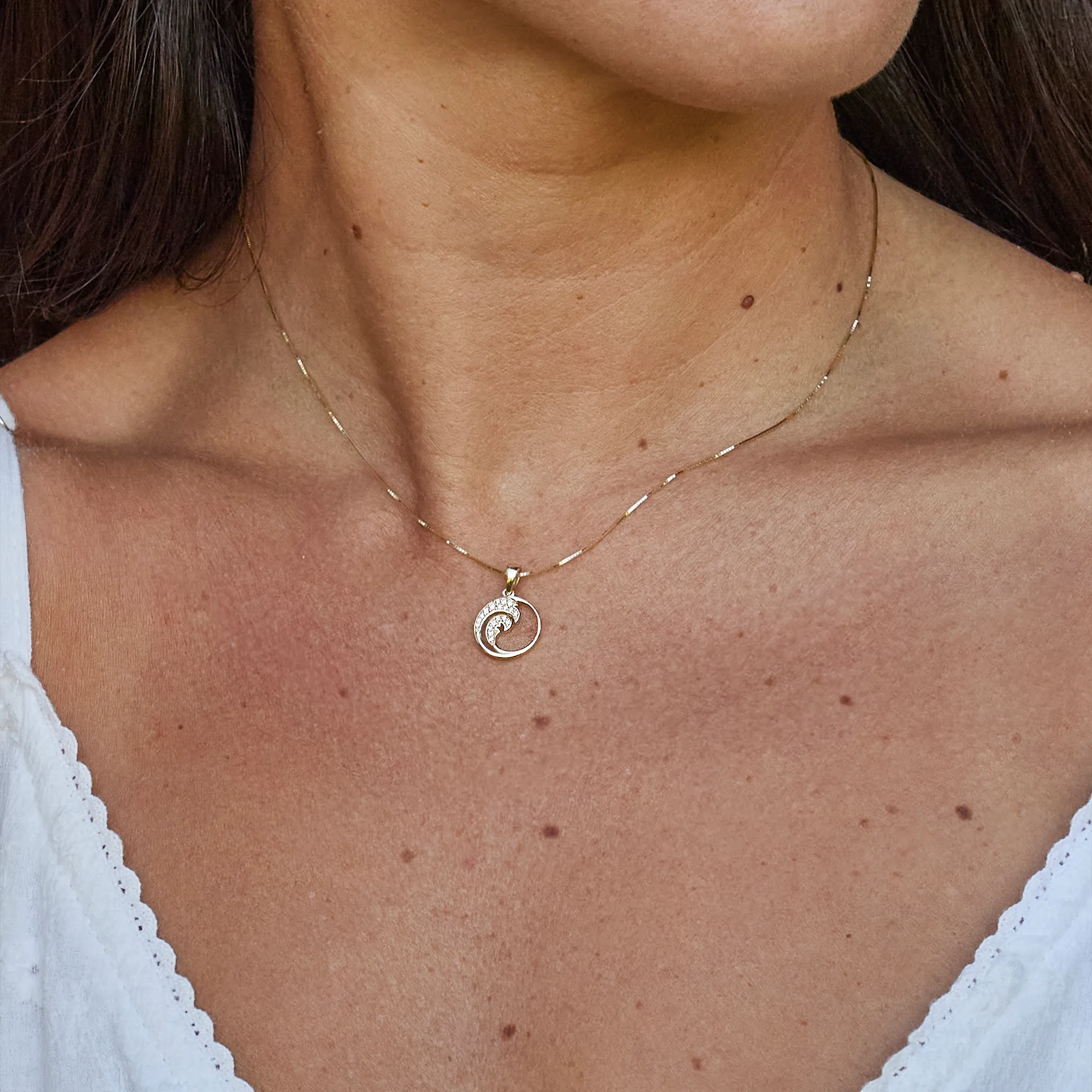 Nalu Pendant in Gold with Diamonds - 12mm