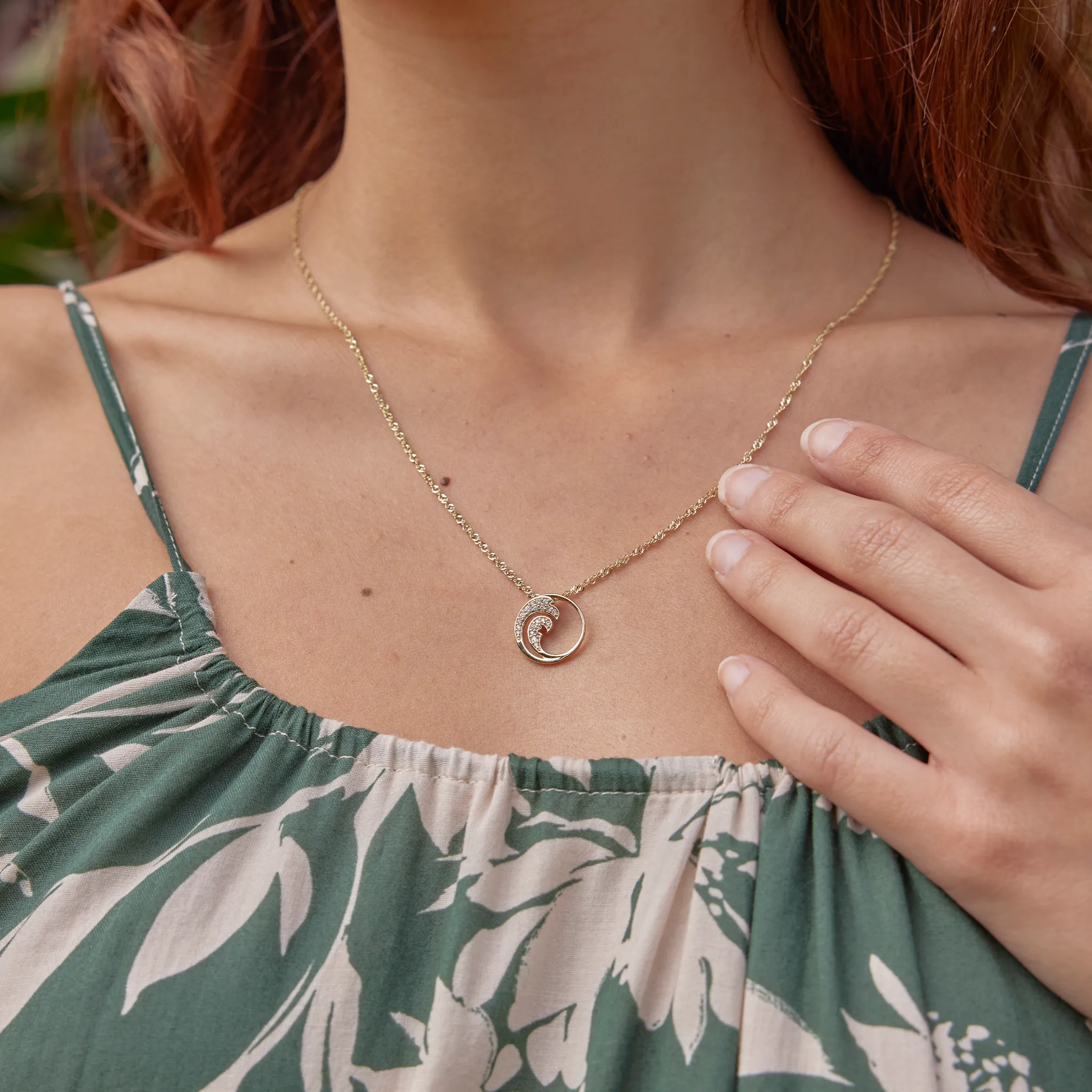 Nalu Pendant in Gold with Diamonds - 15mm