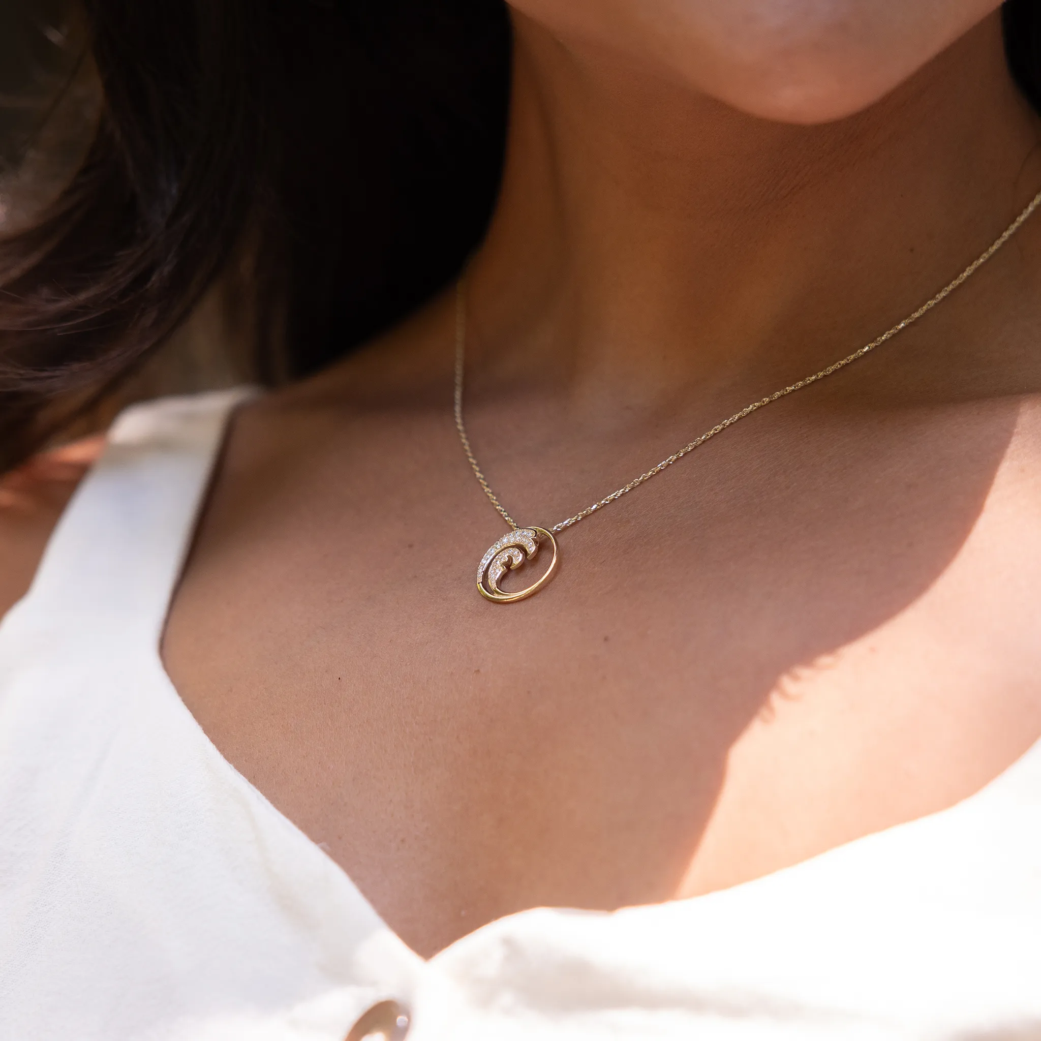 Nalu Pendant in Gold with Diamonds - 18mm