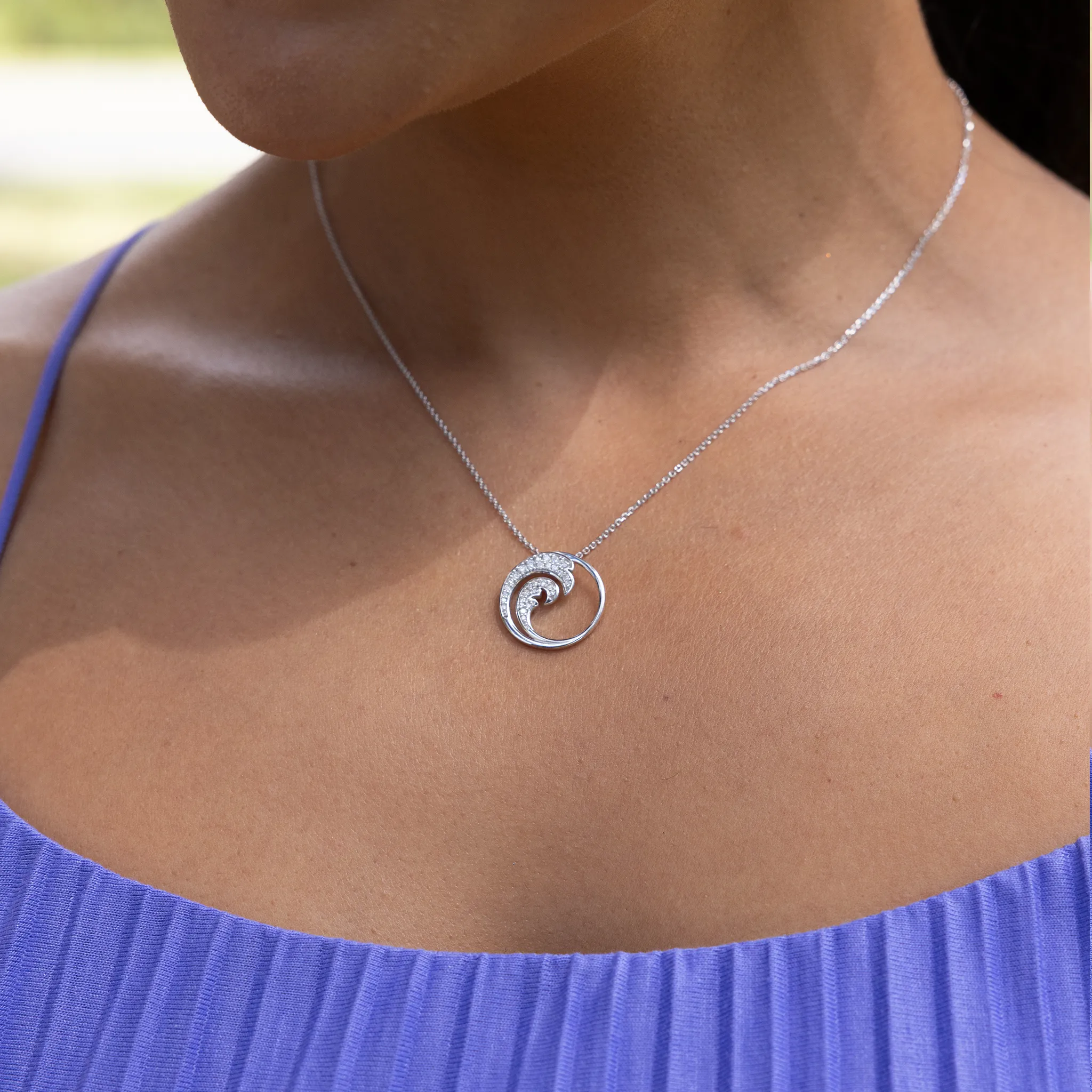 Nalu Pendant in White Gold with Diamonds - 18mm