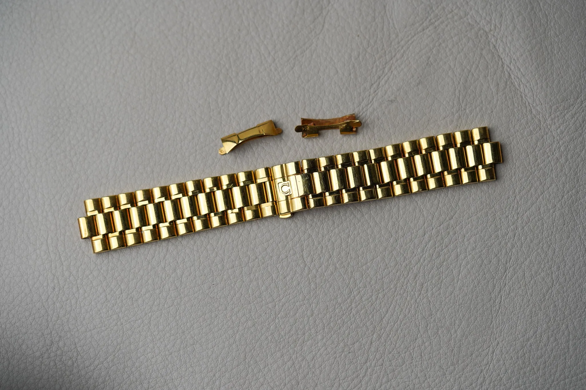 Omega Speedmaster Classic Heritage Maison Fondée en 1848 - 166.0285 / 3601.20 Solid 18k Gold