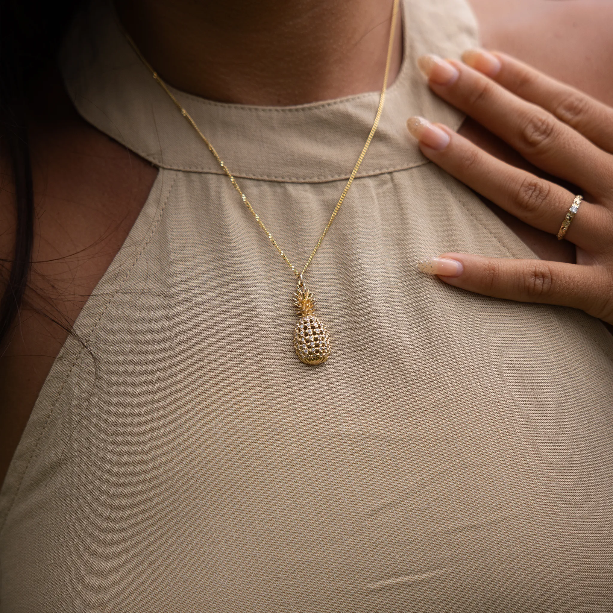 Pineapple Pendant in Gold with Diamonds