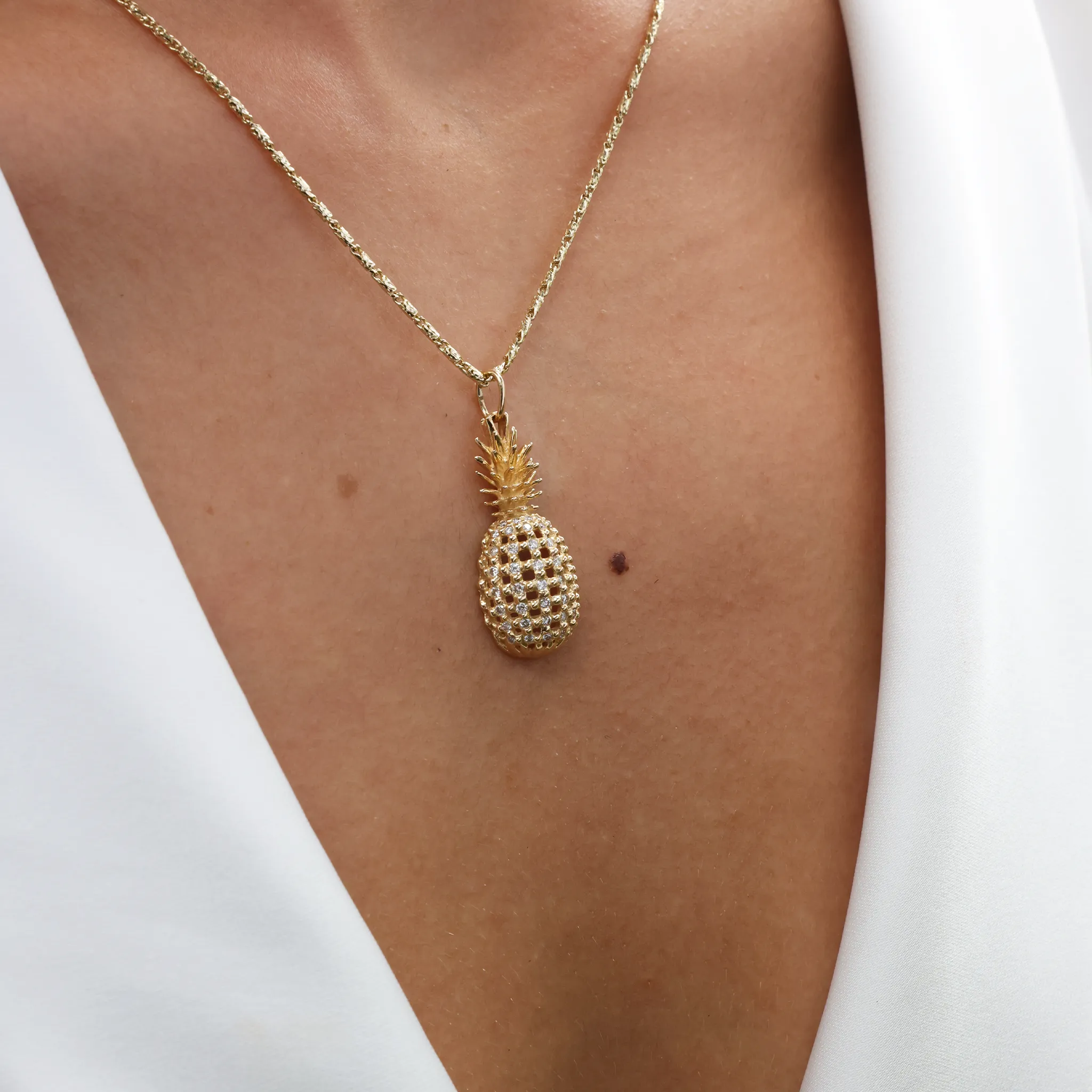 Pineapple Pendant in Gold with Diamonds