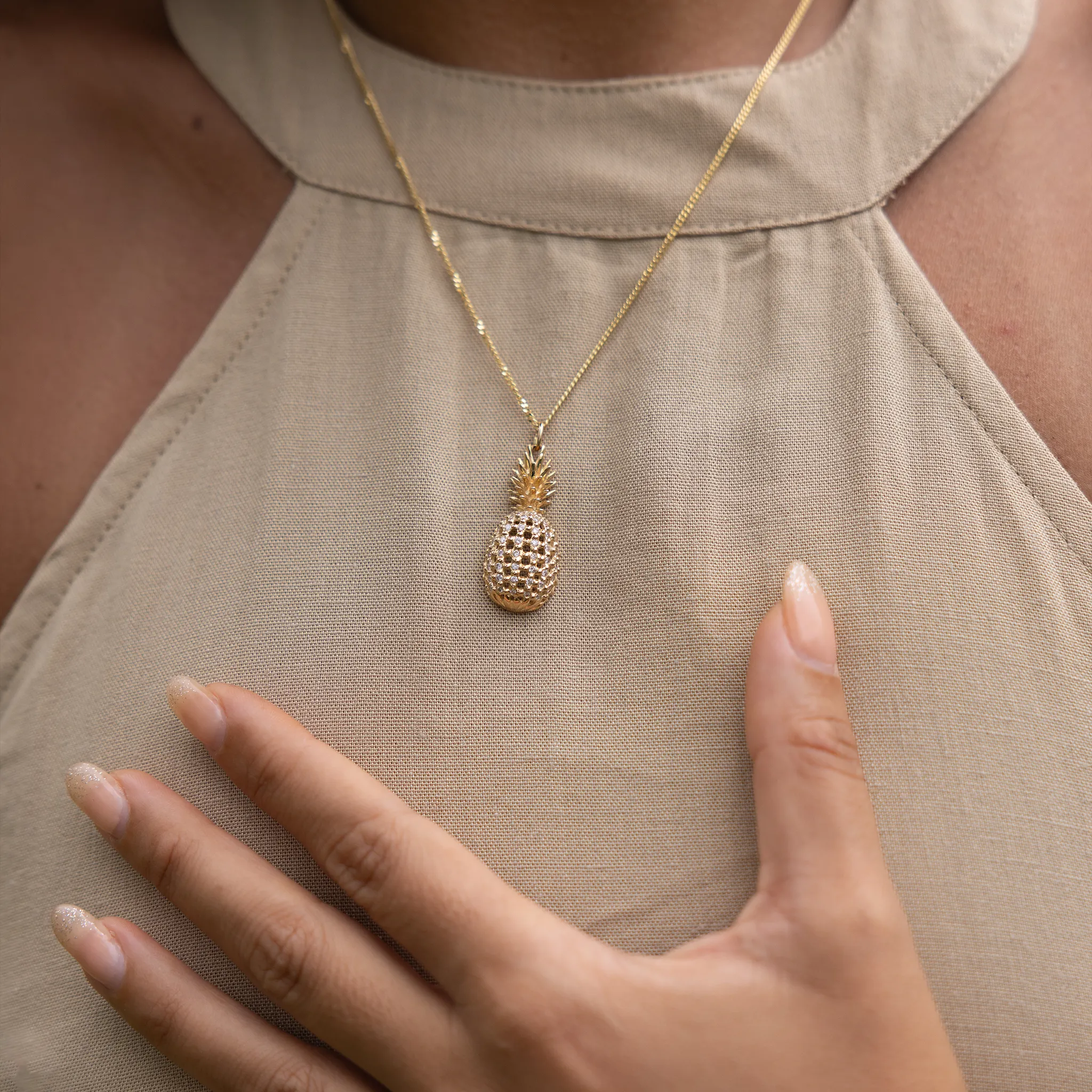 Pineapple Pendant in Gold with Diamonds