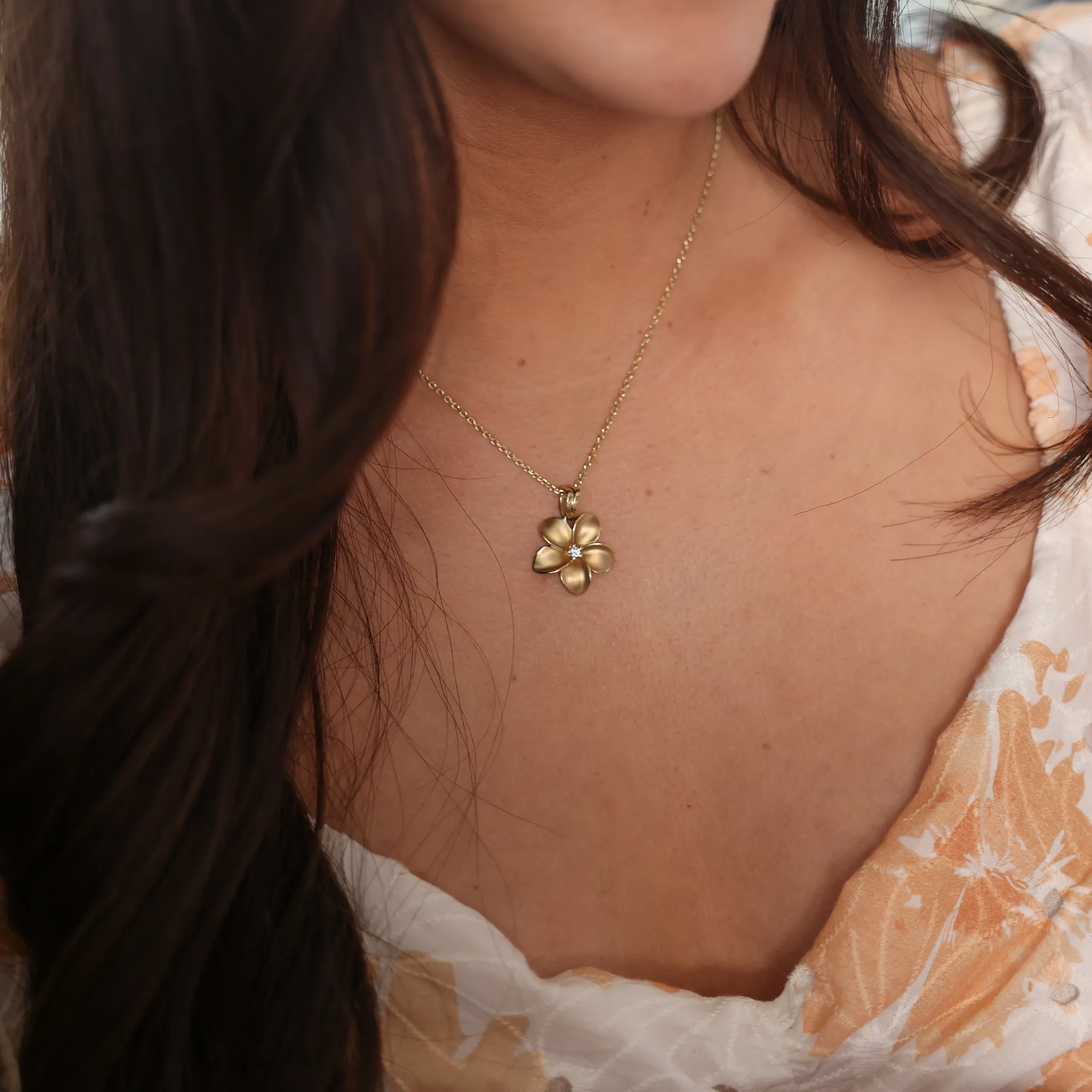 Plumeria Pendant in Gold with Diamond - 18mm