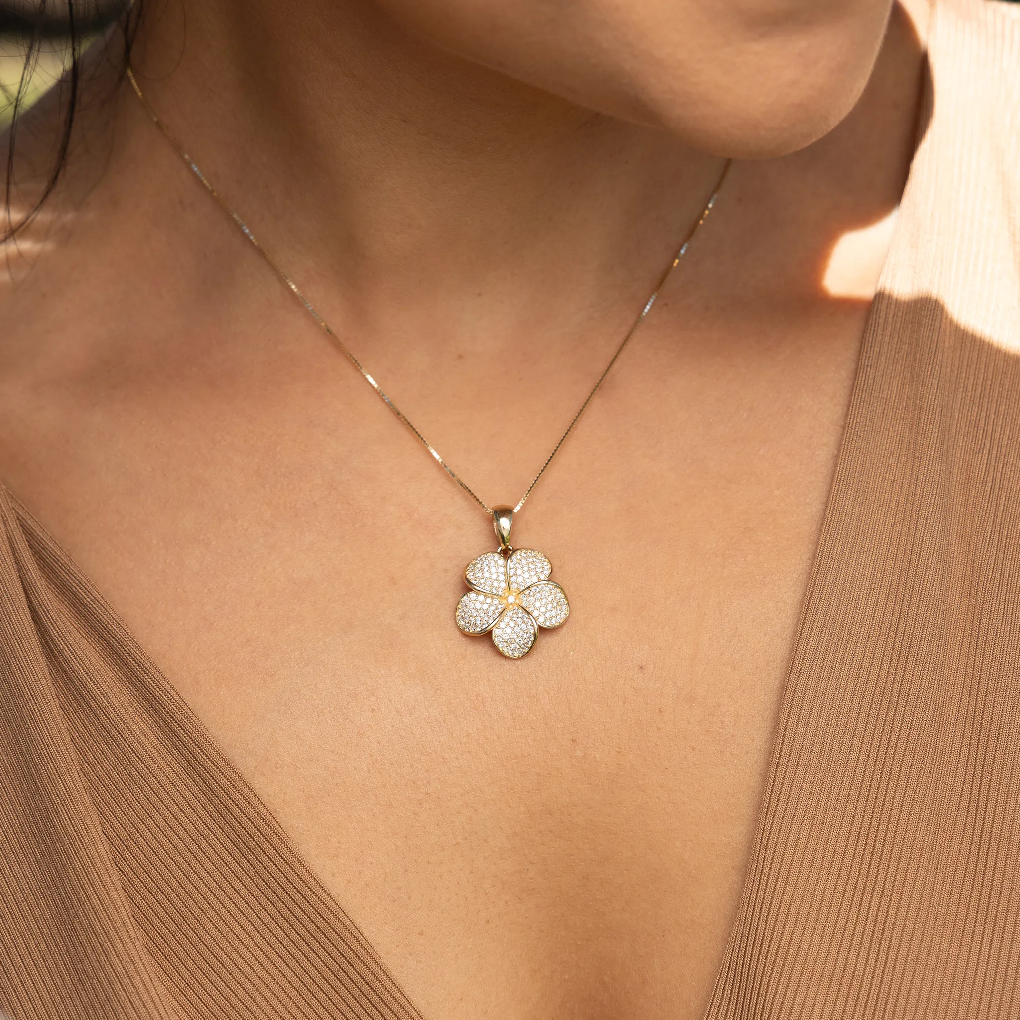 Plumeria Pendant in Gold with Diamonds - 20mm