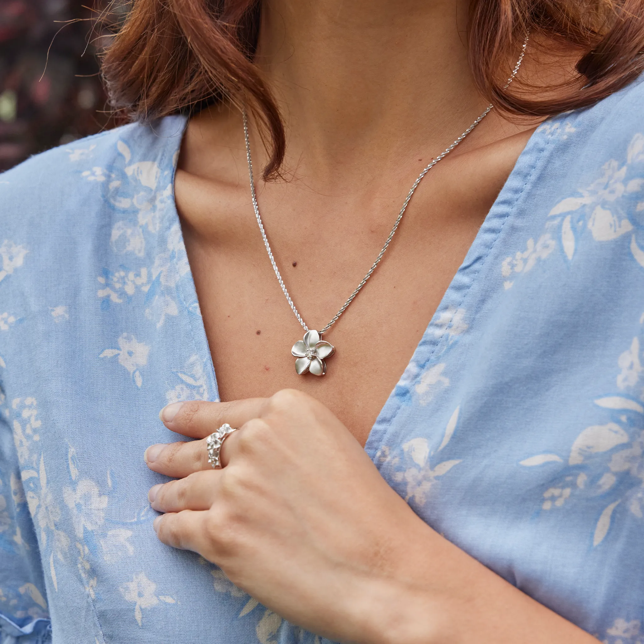 Plumeria Pendant in White Gold with Diamond - 20mm