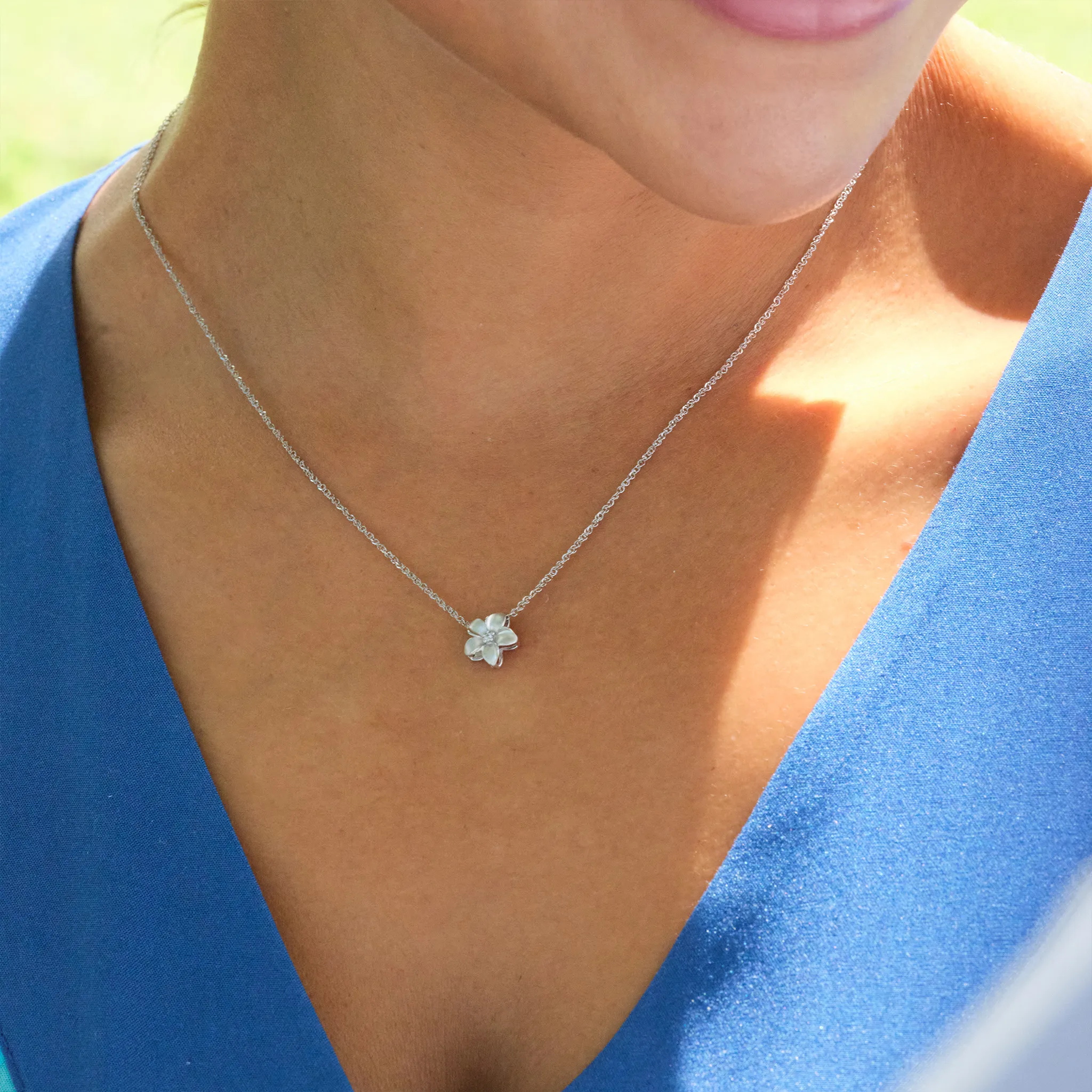 Plumeria Pendant in White Gold with Diamond - 9mm