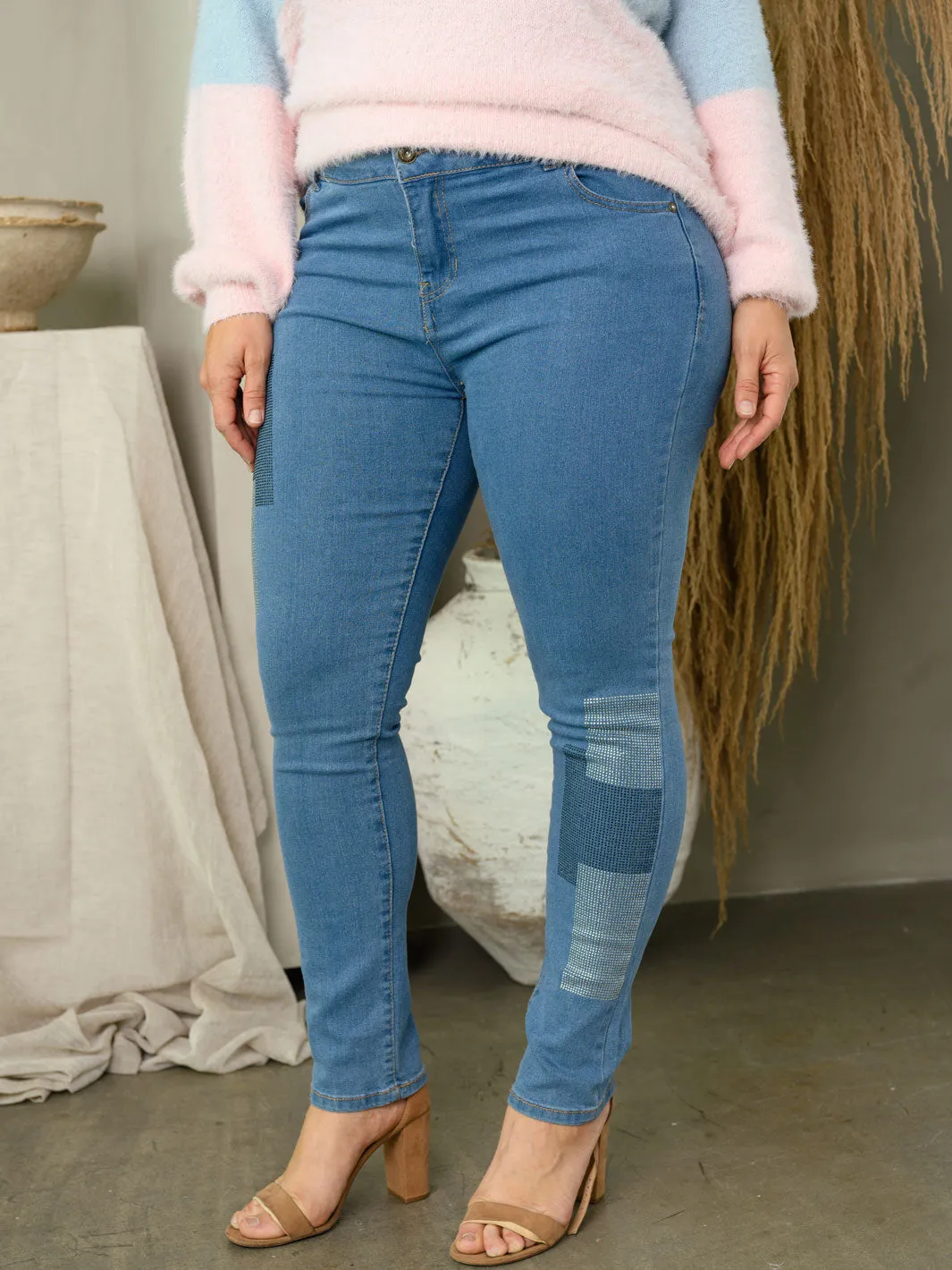 PLUS SIZE DISTRESS DENIM JEANS