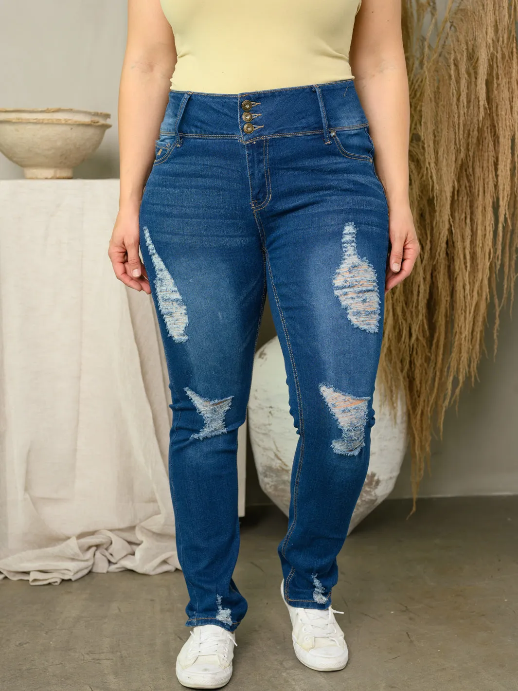 PLUS SIZE DISTRESS DENIM JEANS