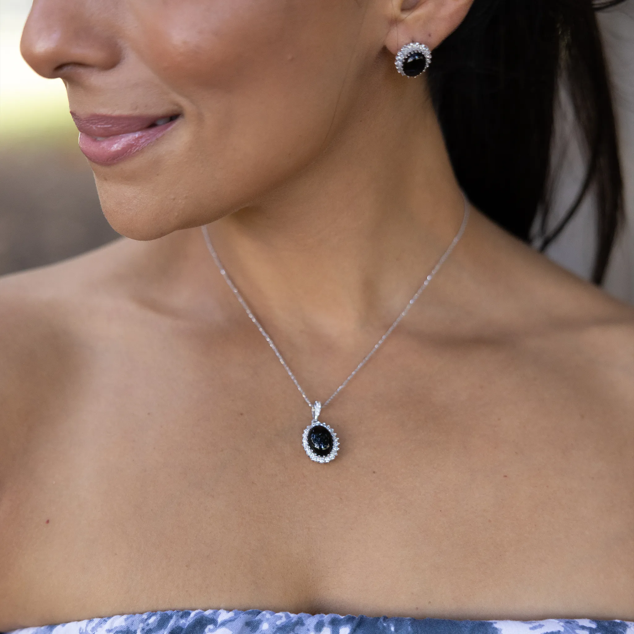 Princess Ka‘iulani Black Coral Pendant in White Gold with Diamonds - 14mm
