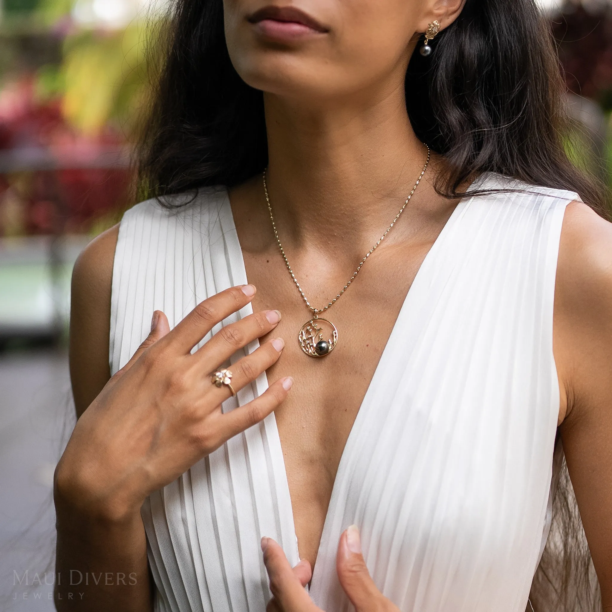 Reefs Tahitian Black Pearl Pendant in Gold with Diamonds - 30mm
