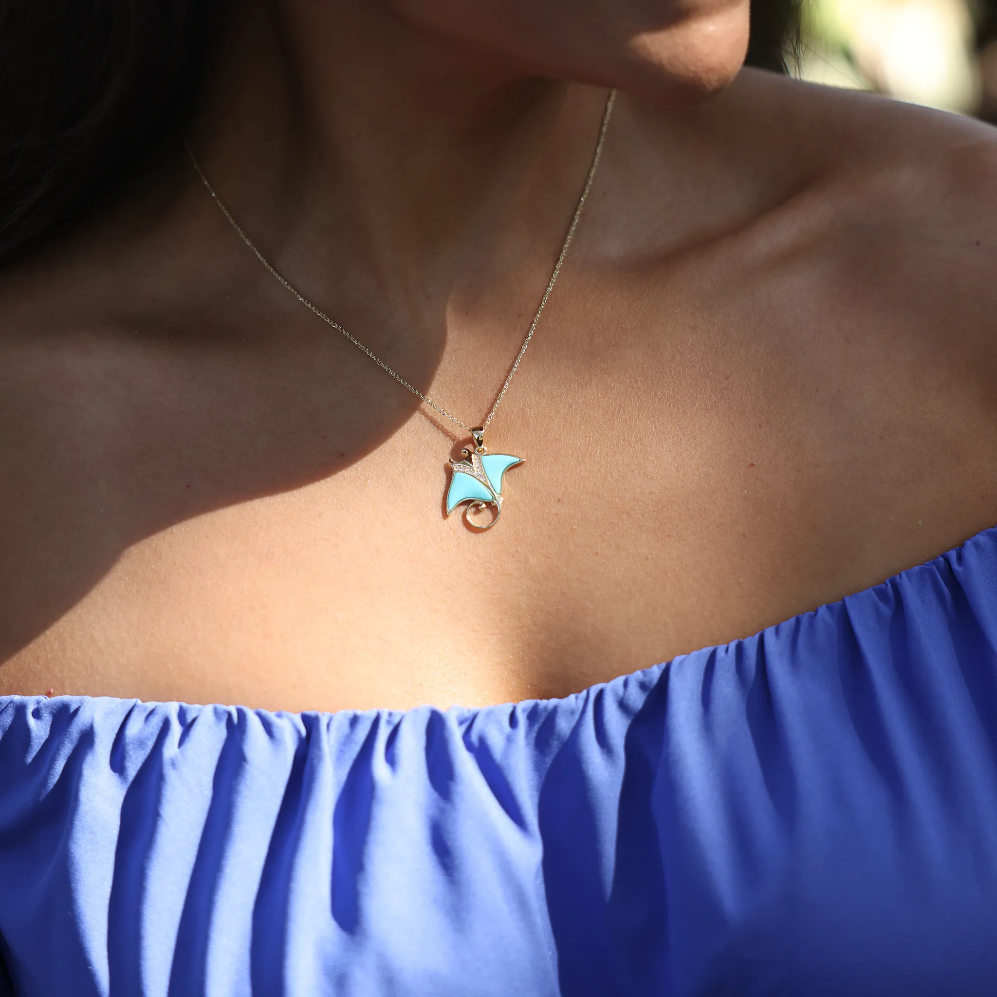 Sealife Manta Ray Turquoise Pendant in Gold with Diamonds - 21mm