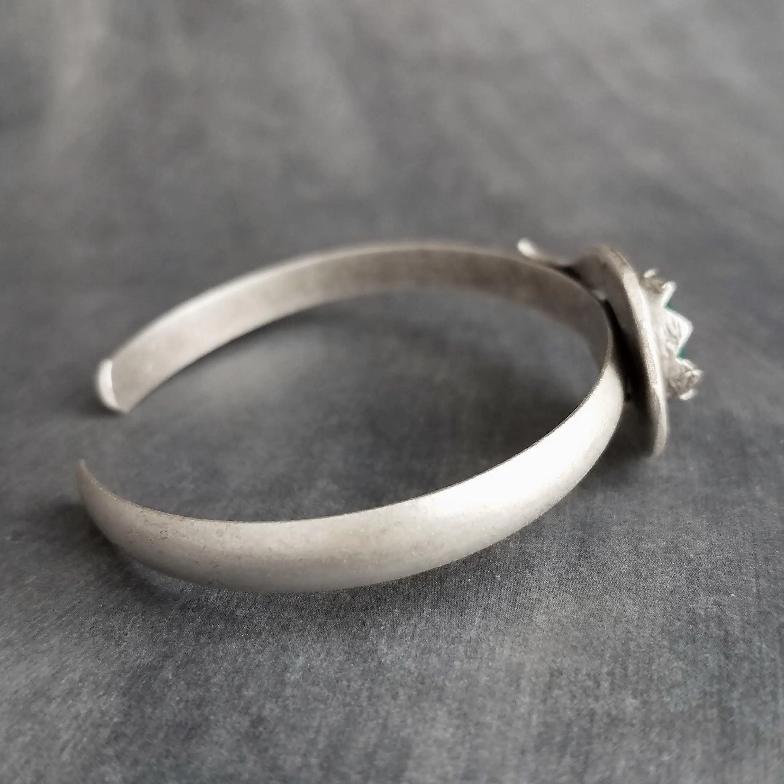 Silver Cuff Bracelet, grey glass stone center bracelet, heavy cuff, oxidized silver, antique silver chunky bracelet, gray sparkle glitter