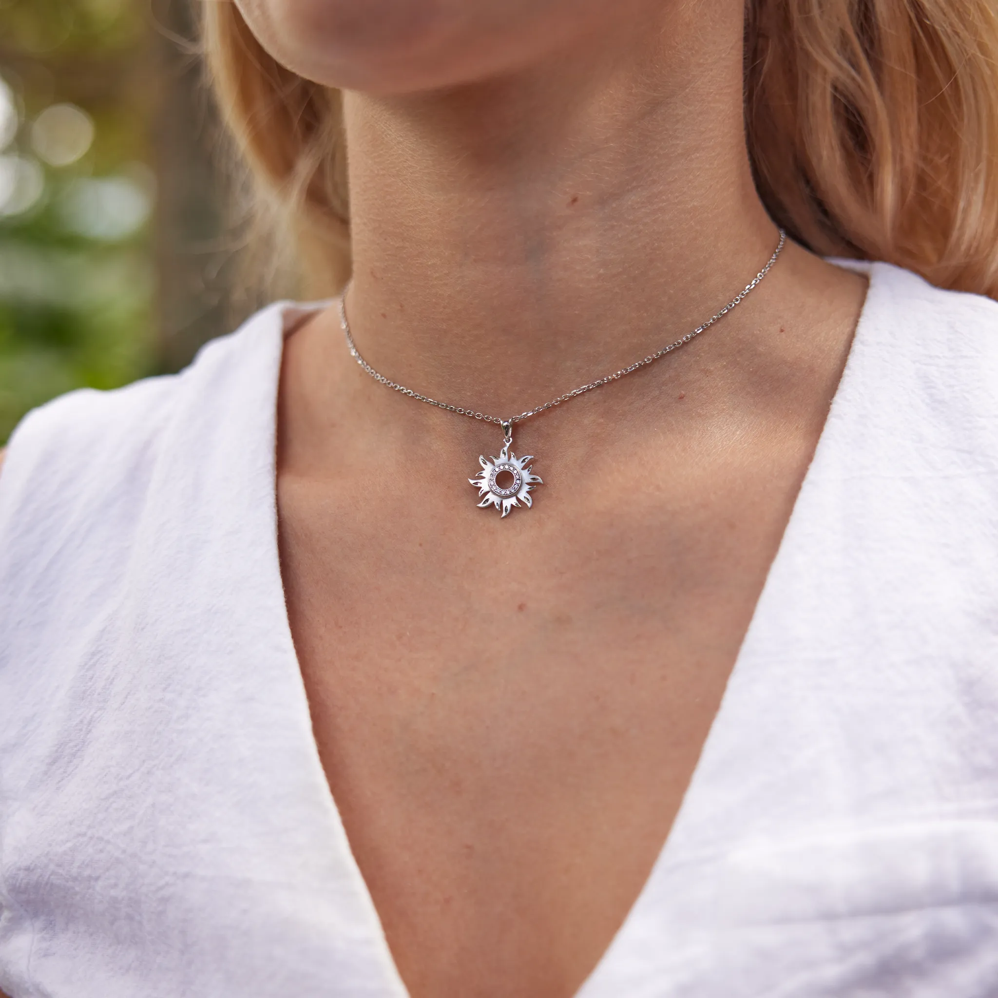 Sun Pendant in White Gold with Diamonds - 17mm