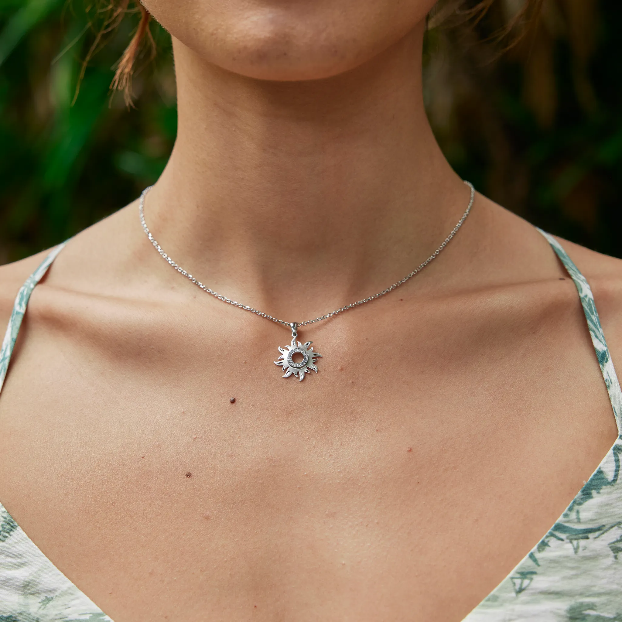 Sun Pendant in White Gold with Diamonds - 17mm