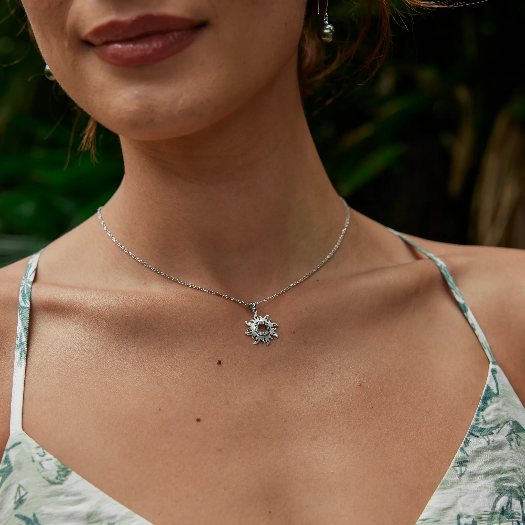 Sun Pendant in White Gold with Diamonds - 17mm