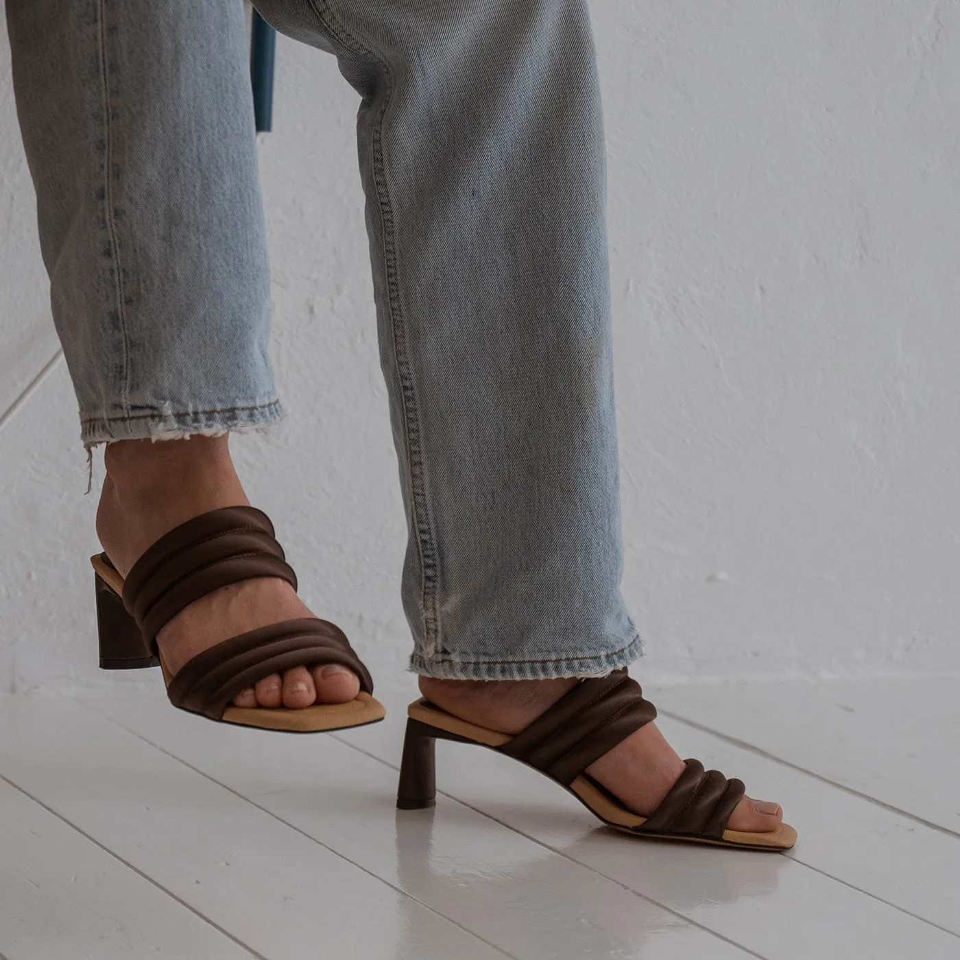 Sylvi hæl tekstil - BROWN SATIN