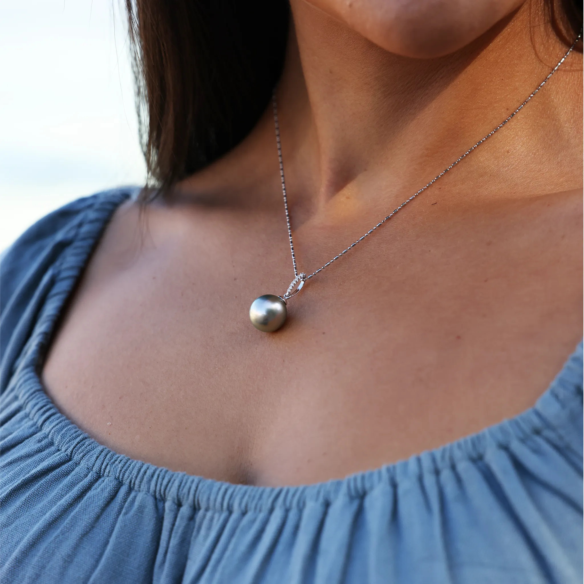 Tahitian Black Pearl Pendant in White Gold with Diamonds - 12-14mm