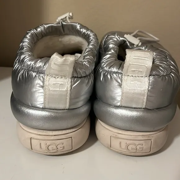 UGG Women’s Maxi Clog Metallic Silver size 9 platform chunky
