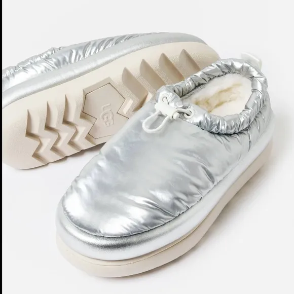 UGG Women’s Maxi Clog Metallic Silver size 9 platform chunky