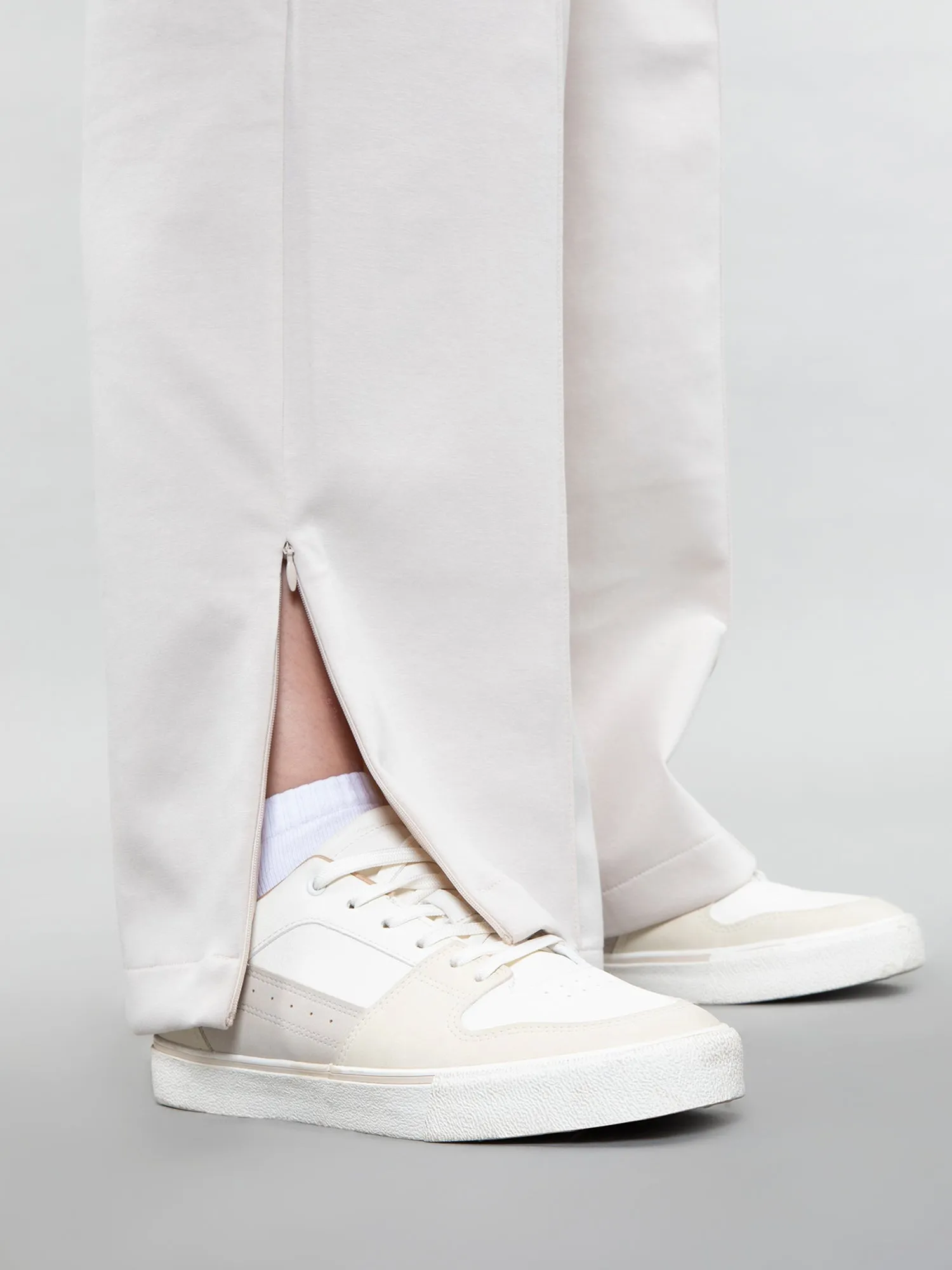 Wide-leg pants