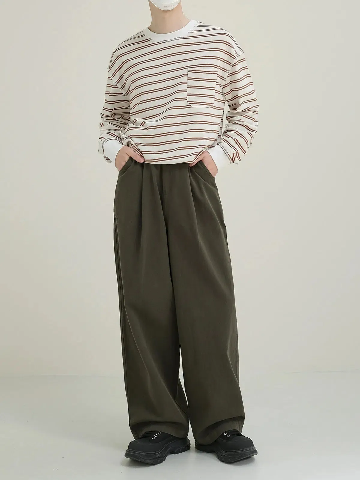 Wide-leg Pleated Pants