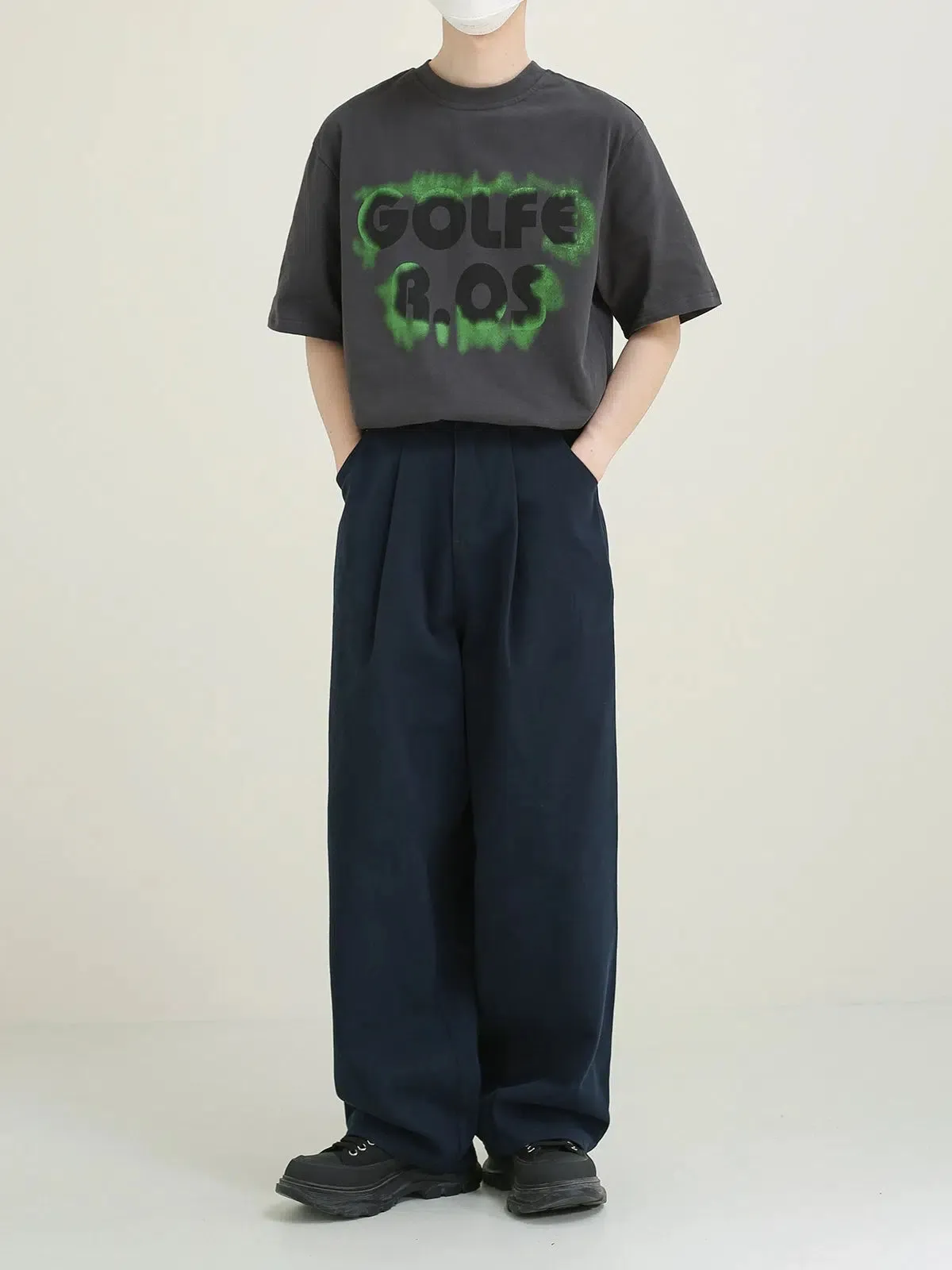 Wide-leg Pleated Pants